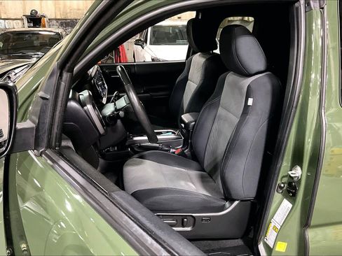 Used 2021 Toyota Tacoma TRD Sport w/ Technology Package image 5