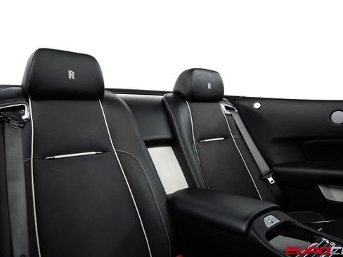 Used 2018 Rolls-Royce Dawn RWD image 39