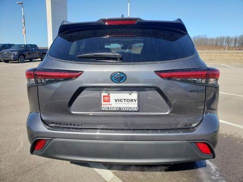 Used 2023 Toyota Highlander XLE image 6