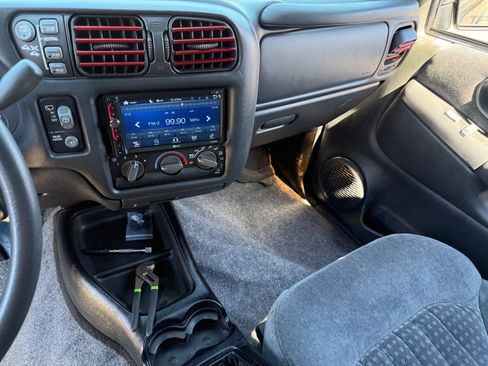 Used 2000 Chevrolet Blazer LS w/ LS Preferred Equipment Group image 11