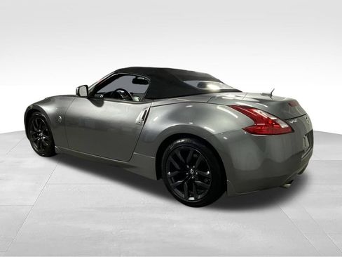 Used 2014 Nissan 370Z Touring RWD image 8