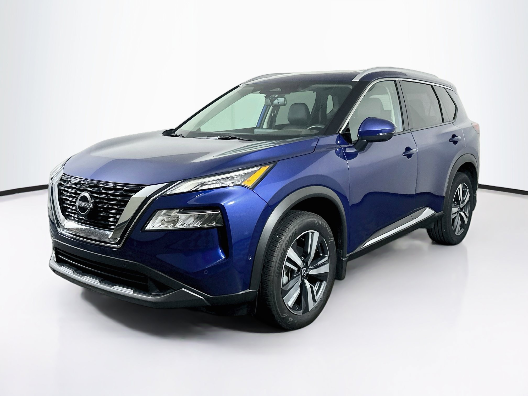 Used 2023 Nissan Rogue SL w/ SL Premium Package FWD image 3