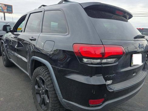 Used 2018 Jeep Grand Cherokee Laredo AWD/4WD image 17