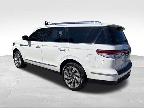 Used 2023 Lincoln Navigator Reserve AWD/4WD image 3