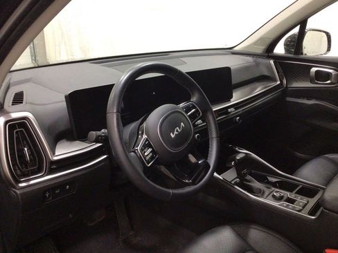 Used 2025 Kia Sorento EX AWD/4WD image 9