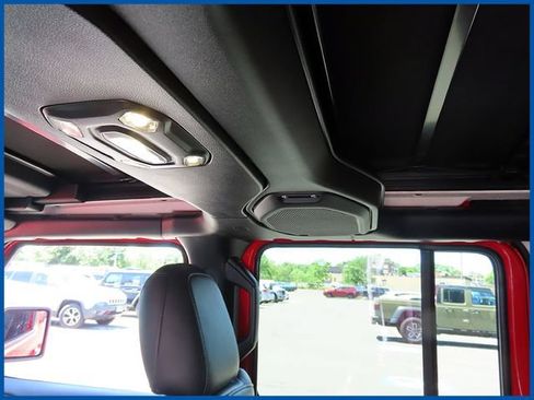 Used 2023 Jeep Wrangler Unlimited Sahara AWD/4WD image 12