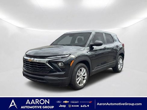 Used 2025 Chevrolet TrailBlazer LS w/ LS Convenience Package FWD image 1