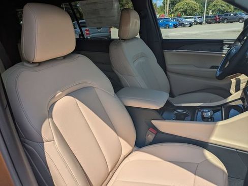 New 2026 Jeep Grand Cherokee L Limited w/ Luxury Tech Group II RWD image 38