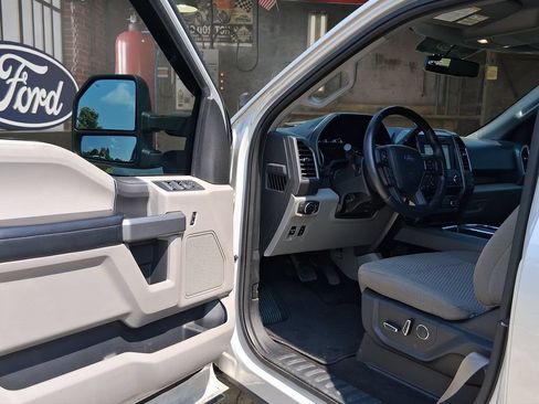 Used 2018 Ford F150 XLT w/ Equipment Group 302A Luxury AWD/4WD image 14