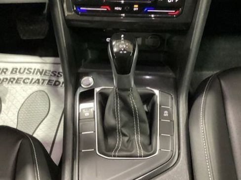 Used 2024 Volkswagen Tiguan SE w/ Panoramic Sunroof Package FWD image 13
