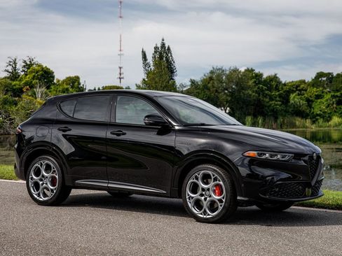 New 2025 Alfa Romeo Tonale w/ Premium Package image 4