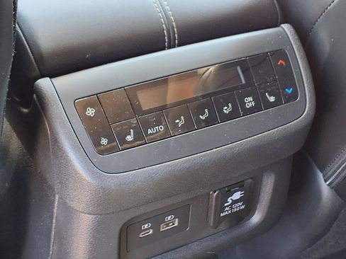 Used 2023 Nissan Pathfinder Platinum FWD image 21