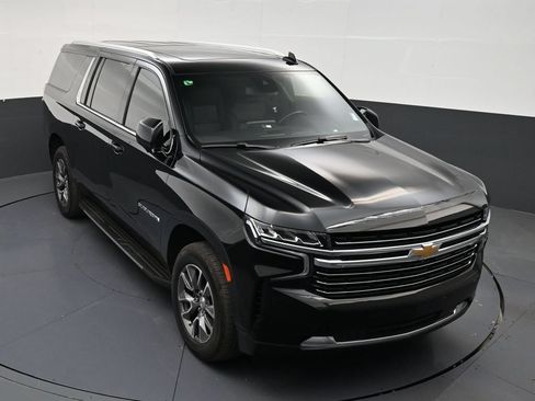 Used 2024 Chevrolet Suburban LT w/ LT Signature Package RWD image 17