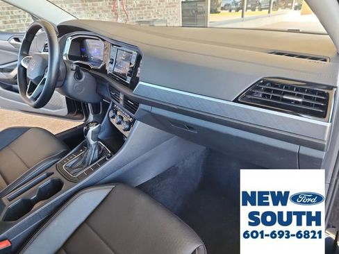 Used 2024 Volkswagen Jetta SE image 15