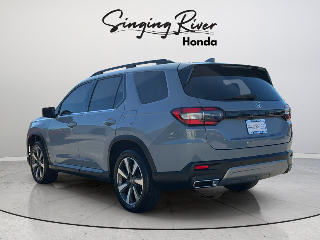 Used 2025 Honda Pilot Touring image 5