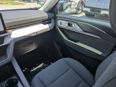 New 2026 Ford Explorer Active RWD image 15