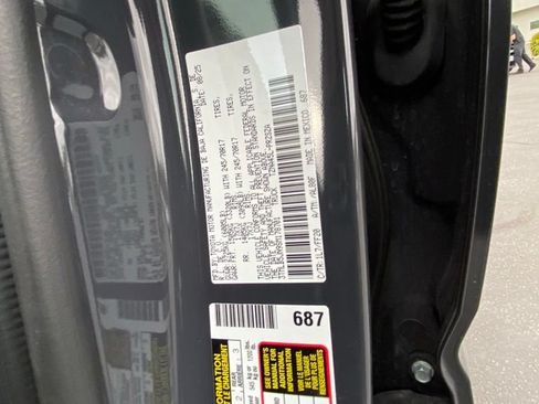 Certified 2025 Toyota Tacoma SR5 AWD/4WD image 32
