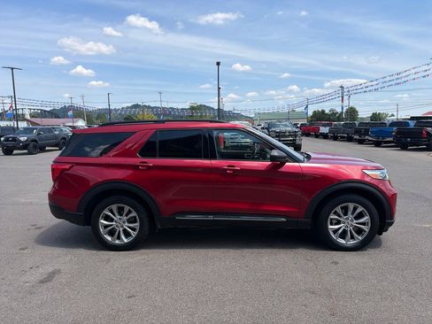 Used 2021 Ford Explorer XLT w/ Equipment Group 202A AWD/4WD image 23