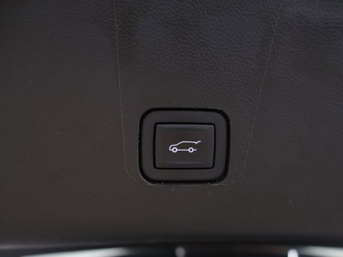 Used 2023 Chevrolet Traverse Premier AWD/4WD image 25