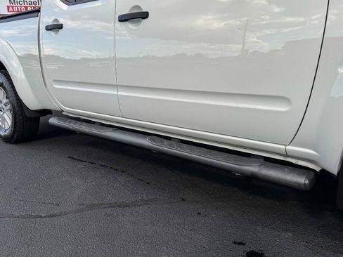Used 2021 Nissan Frontier SV AWD/4WD image 12