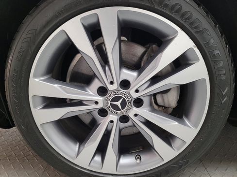 Used 2017 Mercedes-Benz C 300 Sedan image 31