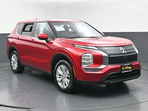 Used 2025 Mitsubishi Outlander ES AWD/4WD image 3
