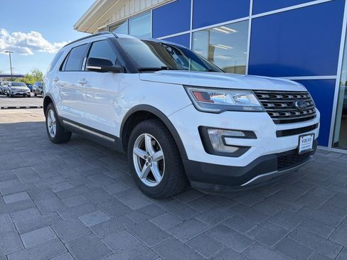 Used 2016 Ford Explorer XLT AWD/4WD image 2