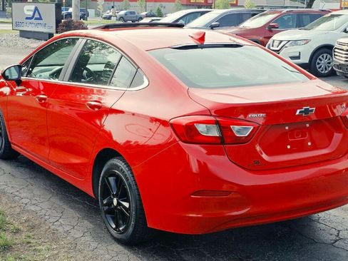 Used 2018 Chevrolet Cruze LT FWD image 4