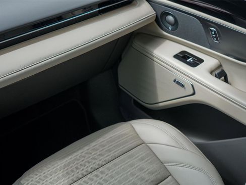 Used 2025 Lincoln Nautilus Reserve AWD/4WD image 26