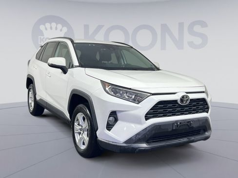 Used 2021 Toyota RAV4 XLE image 10