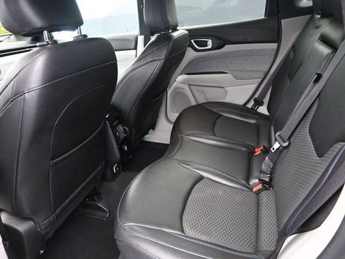 Used 2024 Jeep Compass Latitude image 17