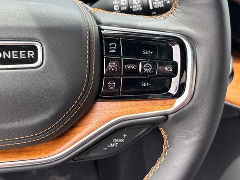 Used 2024 Jeep Grand Wagoneer Series III AWD/4WD image 28