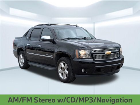 Used 2013 Chevrolet Avalanche LTZ RWD image 9