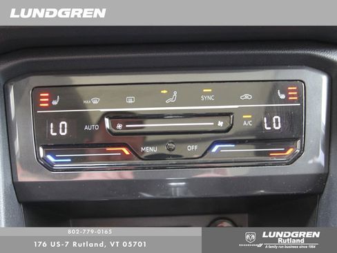 Used 2022 Volkswagen Tiguan SE image 19