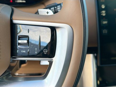 Used 2025 Land Rover Range Rover Autobiography image 38