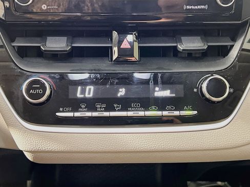 Used 2021 Toyota Corolla LE FWD image 25