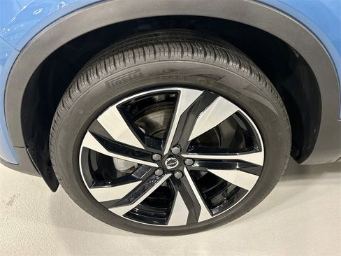Certified 2024 Volvo XC40 B5 Plus w/ Protection Package Premier image 8