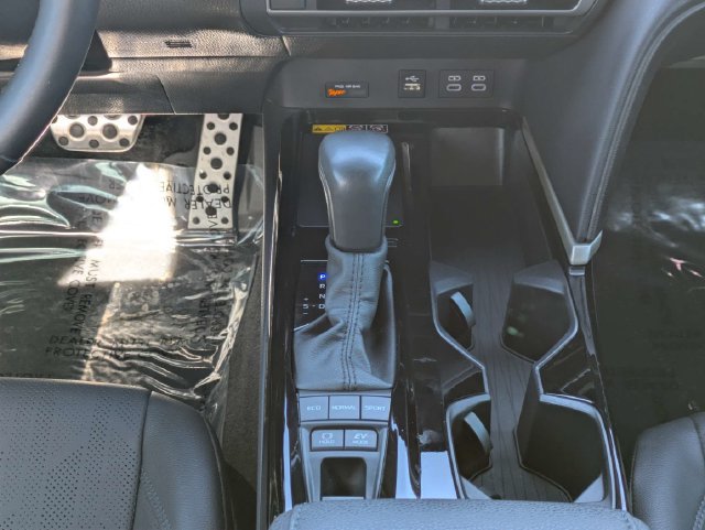 Used 2025 Toyota Camry XSE FWD image 18