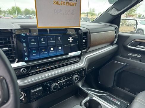 Used 2024 Chevrolet Silverado 1500 High Country w/ Z71 Off-Road Package AWD/4WD image 11