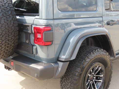 Used 2025 Jeep Wrangler Unlimited Rubicon AWD/4WD image 12