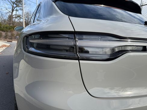 Certified 2025 Porsche Macan image 14