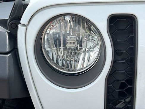 Used 2022 Jeep Gladiator Rubicon w/ Cold Weather Group AWD/4WD image 33