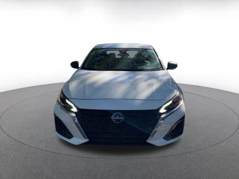 Used 2025 Nissan Altima 2.5 SV image 2