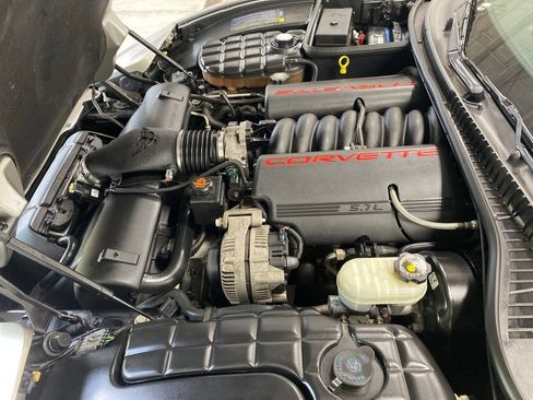 Used 2000 Chevrolet Corvette Convertible w/ Performance Handling Pkg RWD image 13