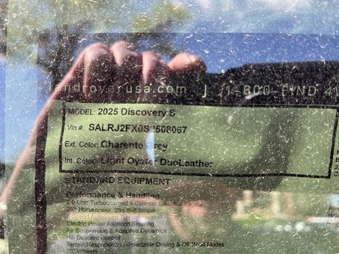 Used 2025 Land Rover Discovery S image 41