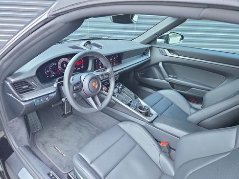 Certified 2025 Porsche 911 Carrera image 4