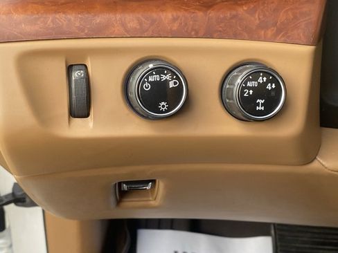 Used 2016 Cadillac Escalade ESV Platinum image 24