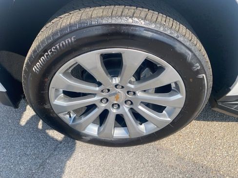 New 2025 Chevrolet Suburban Premier image 10