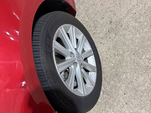 Used 2014 Toyota Camry XLE w/ Leather Package image 12