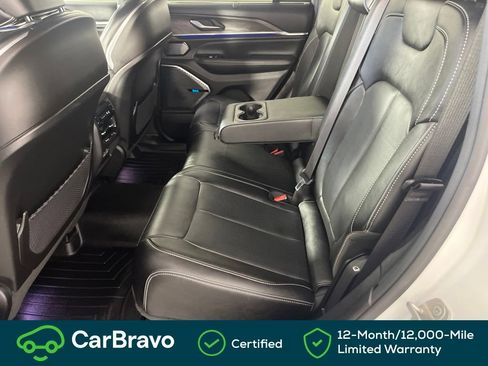 Used 2023 Jeep Grand Cherokee Overland w/ Luxury Tech Group IV AWD/4WD image 23